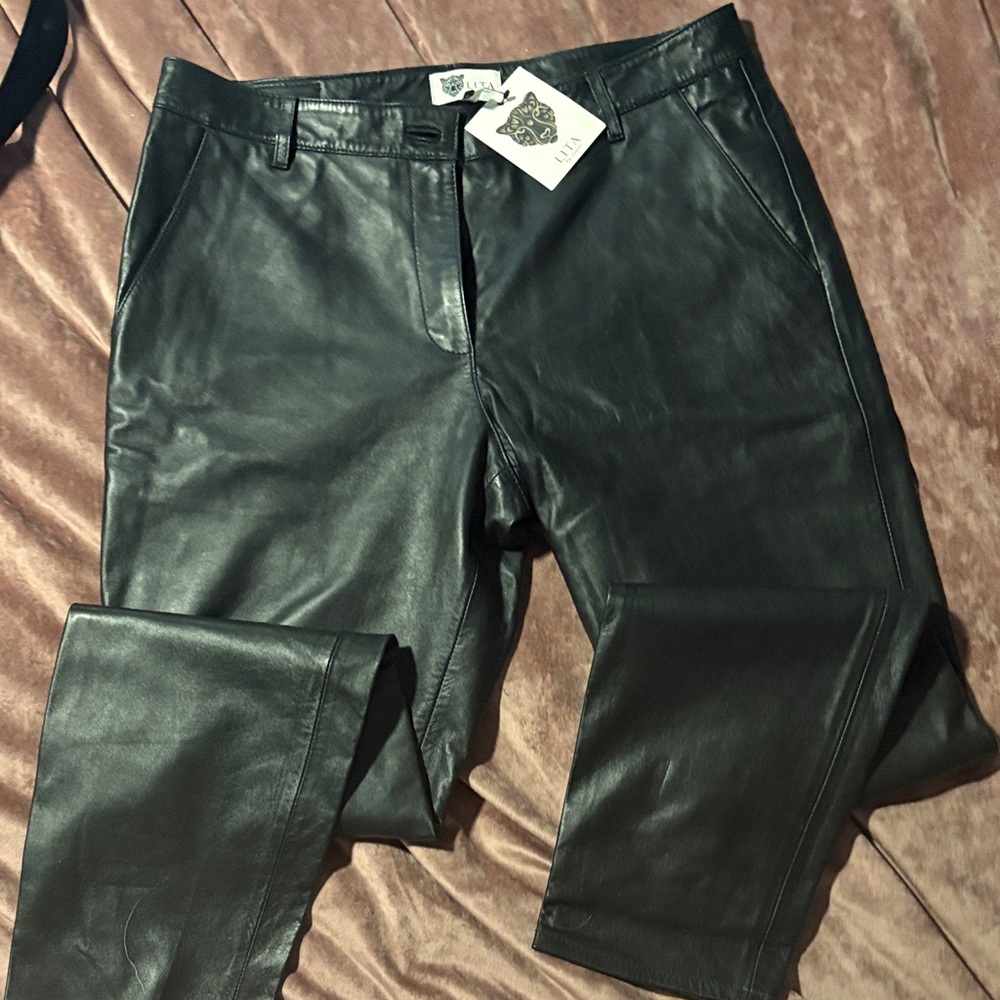 Elegant Black Leather Cropped Pants